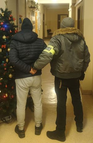 policjant z zatrzymanym