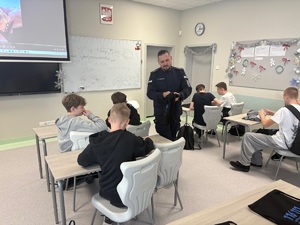 spotkania policjantów z młodzieżą.