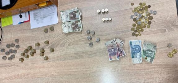 Kryminalni zatrzymali 26-latkę podejrzaną o kradzież skarbonki z datkami na cele charytatywne.