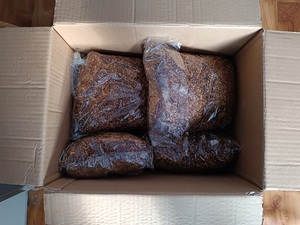 Policjanci prowadzą sprawę przesyłki z krajanką tytoniową