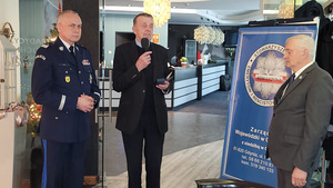 Dzisiaj odbyła się w Gdyni uroczystość Jubileuszu 35-lecia powstania Stowarzyszenia Emerytów i Rencistów Policyjnych. W spotkaniu udział wziął Komendant Wojewódzki Policji w Gdańsku nadinsp. Bogusław Ziemba, który był wśród wyróżnionych Medalem 35-lecia "Za Zasługi dla Stowarzyszenia Emerytów i Rencistów Policyjnych."