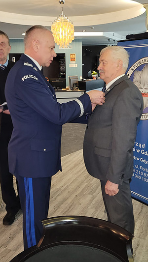 Dzisiaj odbyła się w Gdyni uroczystość Jubileuszu 35-lecia powstania Stowarzyszenia Emerytów i Rencistów Policyjnych. W spotkaniu udział wziął Komendant Wojewódzki Policji w Gdańsku nadinsp. Bogusław Ziemba, który był wśród wyróżnionych Medalem 35-lecia "Za Zasługi dla Stowarzyszenia Emerytów i Rencistów Policyjnych."