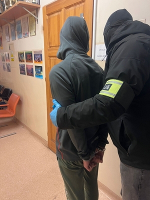 policjanci zatrzymali sprawców rozboju i zabezpieczyli broń pneumatyczną