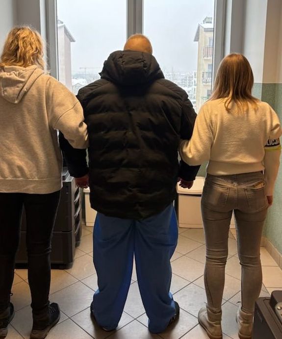 policjanci z zatrzymanym