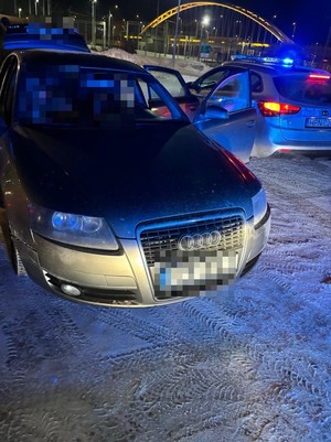 Pod osłoną nocy niszczyli elewacje, nad ranem pseudokibice trafili w ręce policjantów