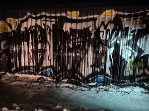 Pod osłoną nocy niszczyli elewacje, nad ranem pseudokibice trafili w ręce policjantów