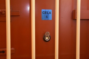 zdjęcie poglądowe drzwi celi