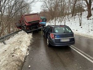 Na drogach jest ślisko i niebezpiecznie.