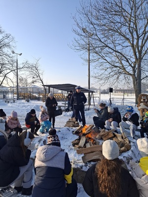 policjanci podczas spotkań z dziećmi