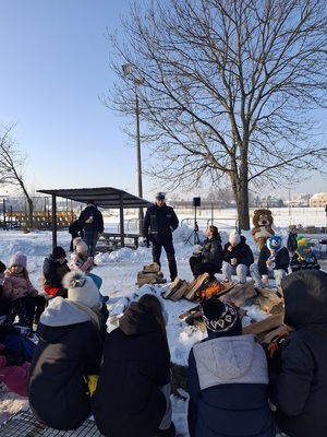 policjanci podczas spotkań z dziećmi