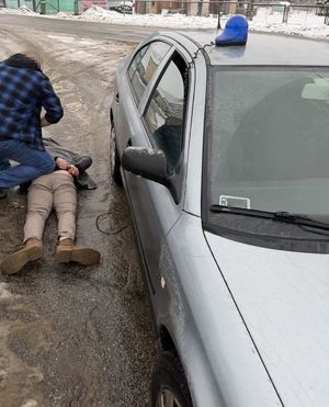 Poszukiwany listem gończym wpadł, kiedy przyjechał z Holandii na pogrzeb.