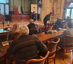 Profilaktyczne spotkania policjantów z seniorami w budynku Nowego Ratusza w Gdańsku.