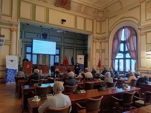 Profilaktyczne spotkania policjantów z seniorami w budynku Nowego Ratusza w Gdańsku.