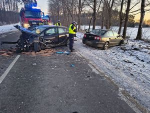 Zdarzenie drogowe na DW 212 w Doręgowicach, zatrzymany kierowca BMW.