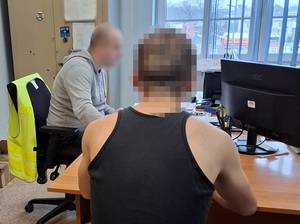 Trzej 19-latkowie odpowiedzą przed sądem.