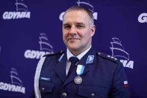 policjanci podczas finału zbiórki krwi