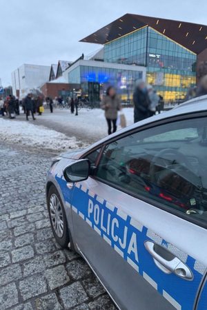 Sopoccy policjanci pomogli mężczyźnie w kryzysie emocjonalnym – priorytetem było ratowanie życia.