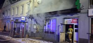 „Nawet z narażaniem życia”- dzielnicowy ze starego targu ewakuował 10 osób z zadymionego budynku
