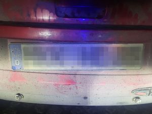 Miał założone inne tablice i był poszukiwany.