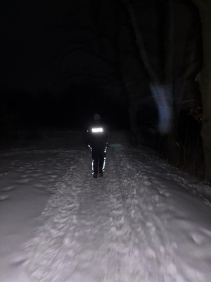 policjanci którzy odnaleźli zaginionego i podczas prowadzonych za nim poszukiwań