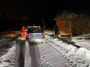 policjanci którzy odnaleźli zaginionego i podczas prowadzonych za nim poszukiwań