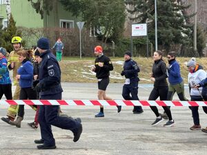 Policjant sztumskiej drogówki szósty w biegu tropem wilczym.