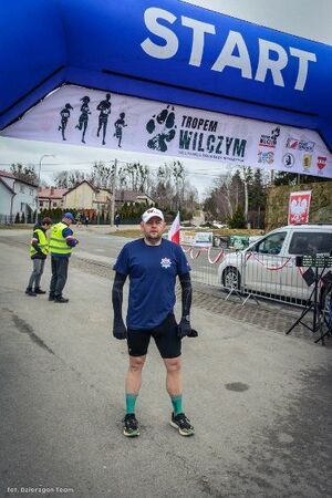 Policjant sztumskiej drogówki szósty w biegu tropem wilczym.