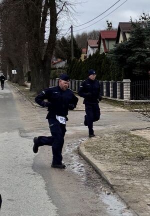Policjant sztumskiej drogówki szósty w biegu tropem wilczym.