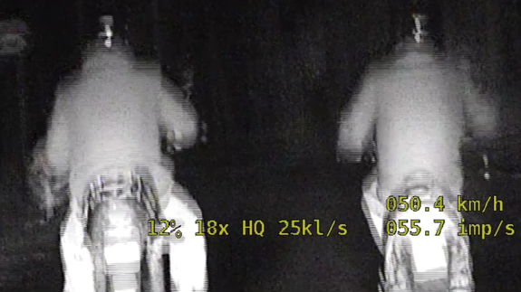 Pościg za 20 i 16-latkiem, którzy jadąc na motorowerach do dziewczyny mieli sporo na sumieniu