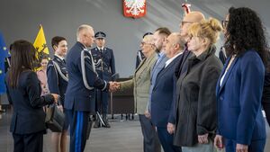 Ślubowanie, medale, odznaczenia i wyróżnienia. 86 nowych policjantów w szeregach pomorskiej Policji