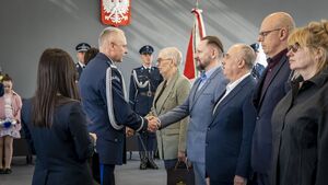 Ślubowanie, medale, odznaczenia i wyróżnienia. 86 nowych policjantów w szeregach pomorskiej Policji