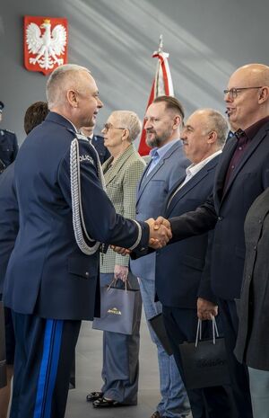 Ślubowanie, medale, odznaczenia i wyróżnienia. 86 nowych policjantów w szeregach pomorskiej Policji