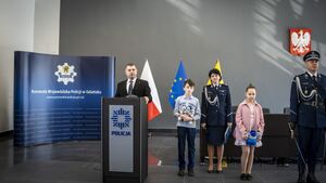 Ślubowanie, medale, odznaczenia i wyróżnienia. 86 nowych policjantów w szeregach pomorskiej Policji