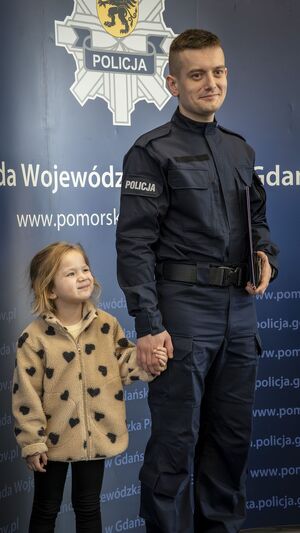 Ślubowanie, medale, odznaczenia i wyróżnienia. 86 nowych policjantów w szeregach pomorskiej Policji