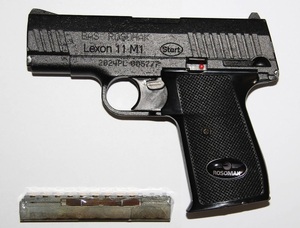 Groził byłej partnerce pozbawieniem życia przy użyciu maczety i przedmiotu przypominającego broń palną.