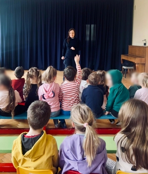 Bezpieczny przedszkolak w Gdyni. Policjantka uczyła najmłodszych, jak dbać o swoje bezpieczeństwo.