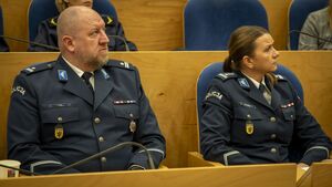 Zdjęcie przedstawia prelegentów konferencji, poświęconej handlowi ludźmi.