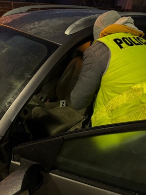 Nietrzeźwy kierujący uderzyl w słup oświetleniowy