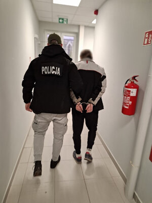 Kryminalni zatrzymali trzech mężczyzn w związku z usiłowaniem kradzieży z włamaniem do zniczomatu.