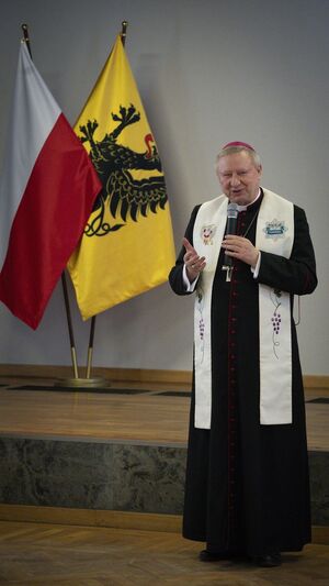 Wielkanocne spotkanie pomorskich policjantów. Wspólnota, tradycja i wyjątkowi goście w KWP w Gdańsku