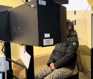 Kradła z cmentarzy sztuczne wiązanki, lampiony i dekoracje… nawet z nagrobka dziecka