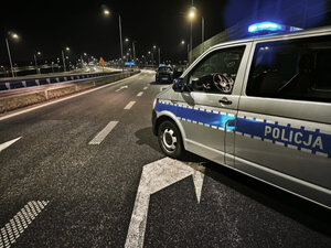 Jechał Porsche pod prąd obwodnicą. 85-latek został zatrzymany przez policjantów po służbie