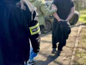 18-latek udzielał narkotyki 16-latkowi.