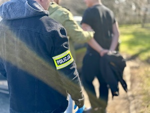 18-latek udzielał narkotyki 16-latkowi.