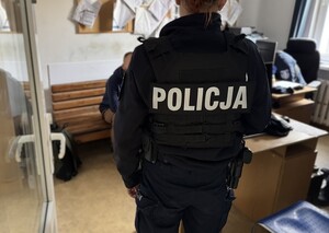 Policjanci zatrzymali poszukiwanego, który odpowie także za kradzież 200 czekolad