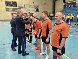 Policyjny turniej piłkarski w Tczewie. Sport, rywalizacja i pomoc w jednym