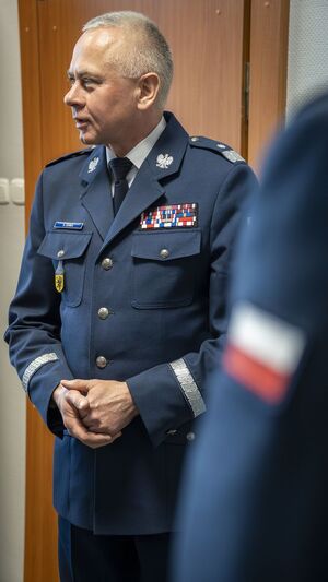 W ramach decyzji kadrowych na stanowisko Naczelnika Wydziału Doboru i Szkolenia Komendy Wojewódzkiej Policji w Gdańsku powołana została podinsp. Ewa Sawicka, dotychczas pełniąca funkcję Zastępcy Naczelnika Wydziału Kadr. Stanowisko Zastępcy Naczelnika Wydziału Kadr objął podinsp. Jerzy Ostapowicz, wcześniej ekspert Zespołu Dyscyplinarnego tego wydziału. Jednocześnie pełnienie obowiązków służbowych na stanowisku Zastępcy Naczelnika Wydziału Wywiadu Kryminalnego powierzono podinsp. Andrzejowi Kleinowskiemu, dotychczas kierownikowi Sekcji Analizy Kryminalnej.