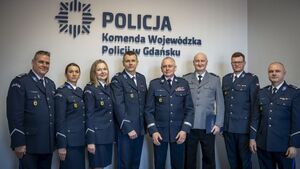 W ramach decyzji kadrowych na stanowisko Naczelnika Wydziału Doboru i Szkolenia Komendy Wojewódzkiej Policji w Gdańsku powołana została podinsp. Ewa Sawicka, dotychczas pełniąca funkcję Zastępcy Naczelnika Wydziału Kadr. Stanowisko Zastępcy Naczelnika Wydziału Kadr objął podinsp. Jerzy Ostapowicz, wcześniej ekspert Zespołu Dyscyplinarnego tego wydziału. Jednocześnie pełnienie obowiązków służbowych na stanowisku Zastępcy Naczelnika Wydziału Wywiadu Kryminalnego powierzono podinsp. Andrzejowi Kleinowskiemu, dotychczas kierownikowi Sekcji Analizy Kryminalnej.