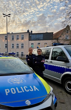 Sekundy, które ratują życie...Policjantki z Komisariatu Policji VIII w Gdańsku i czujny świadek, uratowali życie kobiecie, która znalazła się w kryzysie emocjonalnym.