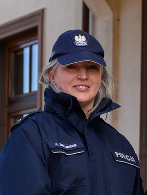zdjęcie przedstawia policjantkę